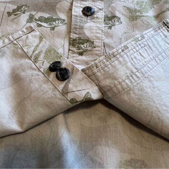 Cabela’s Fishing Shirt with hook and loop closures on pockets and back. Size L. - Picture 5 of 12